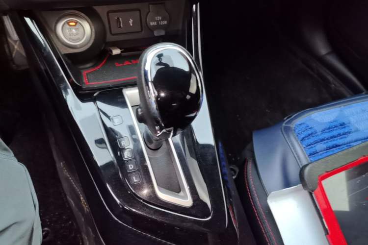 Used Nissan Lannia 2019 1.6L CVT Smart Connect Smart Cool Version China VI Standard Gear Lever