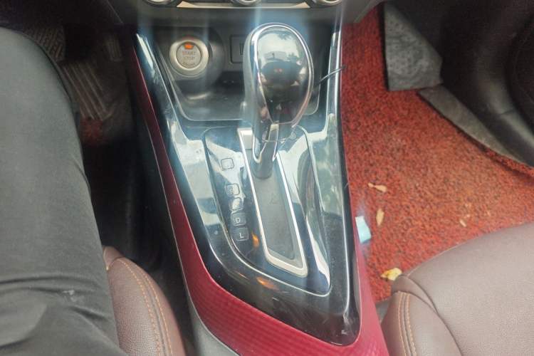 Used Nissan Lannia 2019 1.6L CVT Smart Connect Smart Cool Version China V Standard Gear Lever