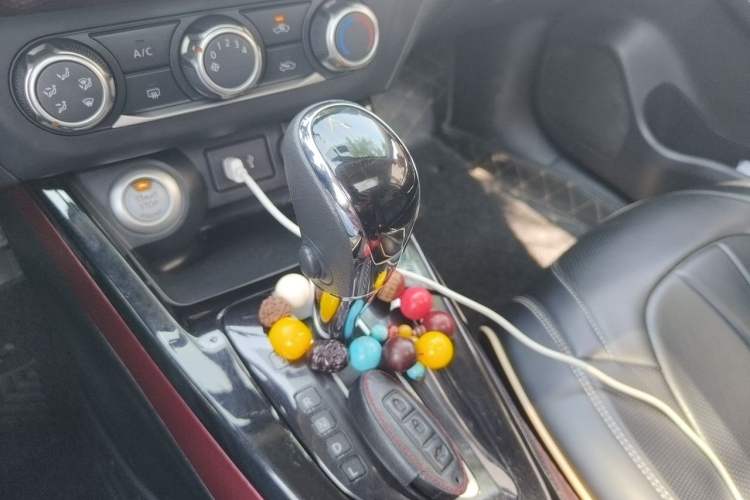 Used Nissan Lannia 2019 1.6L CVT Smart Connect Smart Cool Version China V Standard Gear Lever