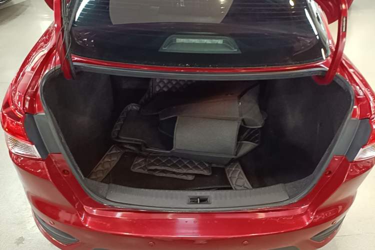 Used Nissan Lannia 2019 1.6L CVT Cool Edition China VI Trunk