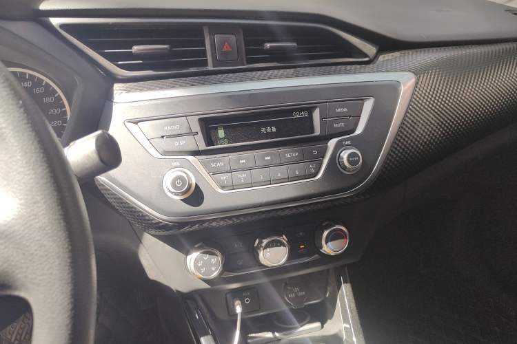Used Nissan Lannia 2019 1.6L Manual Fashion Edition China V Standard Audio And AC Panel