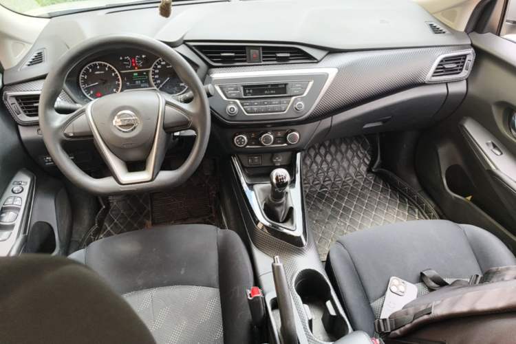 Used Nissan Lannia 2019 1.6L Manual Fashion Edition China VI Standard Center Console