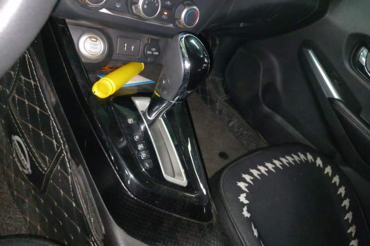 Used Nissan Lannia 2019 1.6L CVT Smart Connect Smart Cool Version China V Standard Gear Lever