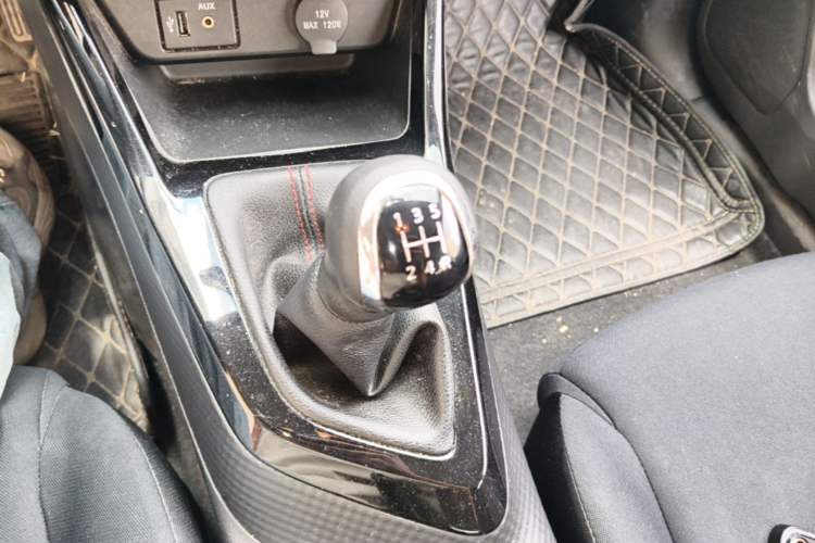 Used Nissan Lannia 2019 1.6L Manual Fashion Edition China VI Standard Gear Lever