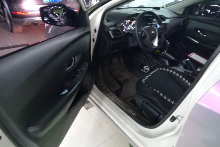 Used Nissan Lannia 2019 1.6L CVT Smart Connect Smart Cool Version China V Standard Interior 3