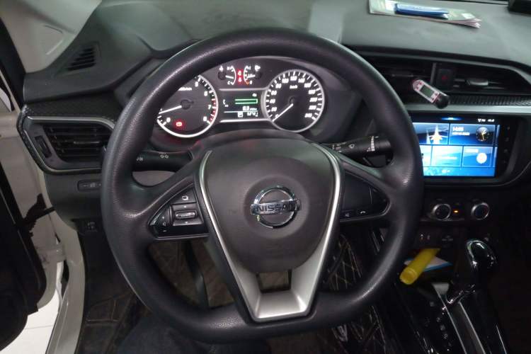Used Nissan Lannia 2019 1.6L CVT Smart Connect Smart Cool Version China V Standard Steering Wheel