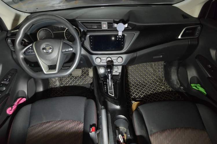 Used Nissan Lannia 2019 1.6L CVT Smart Connect Smart Cool Version China VI Standard Center Console