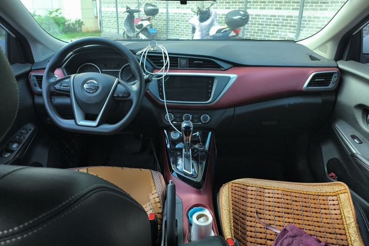 Used Nissan Lannia 2019 1.6L CVT Smart Connect Smart Cool Version China VI Standard Center Console