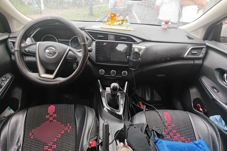 Used Nissan Lannia 2019 1.6L Manual Fashion Edition China V Standard Center Console