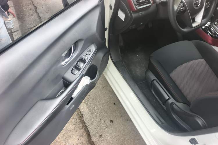 Used Nissan Lannia 2019 1.6L CVT Cool Edition China VI Driver Seat
