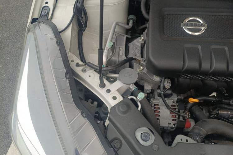 Used Nissan Lannia 2019 1.6L CVT Smart Connect Smart Cool Version China V Standard Engine Bay Right