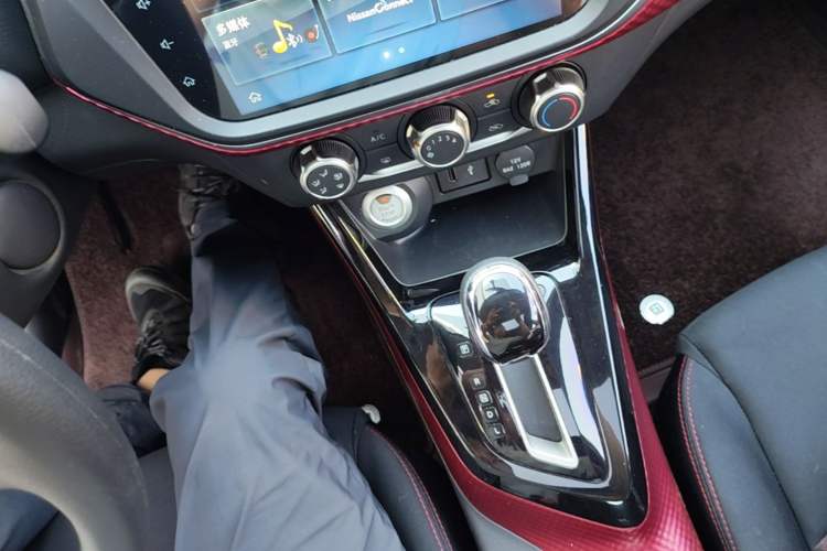 Used Nissan Lannia 2019 1.6L CVT Smart Connect Smart Cool Version China VI Standard Gear Lever