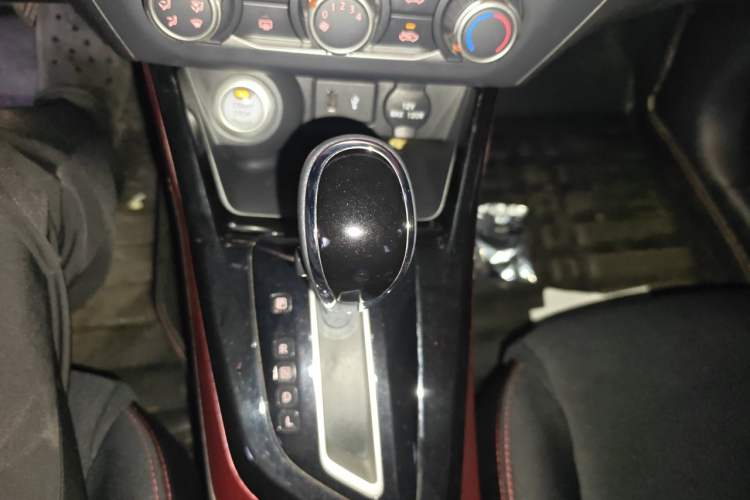 Used Nissan Lannia 2019 1.6L CVT Smart Connect Smart Cool Version China V Standard Gear Lever