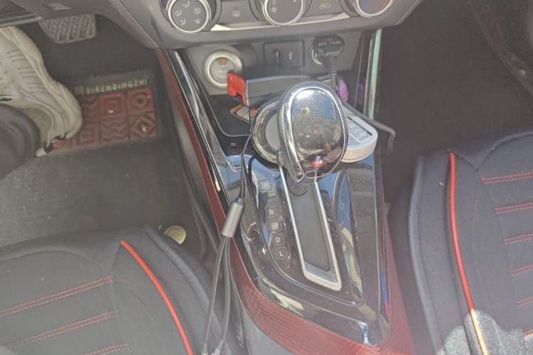 Used Nissan Lannia 2019 1.6L CVT Smart Connect Smart Cool Version China V Standard Gear Lever