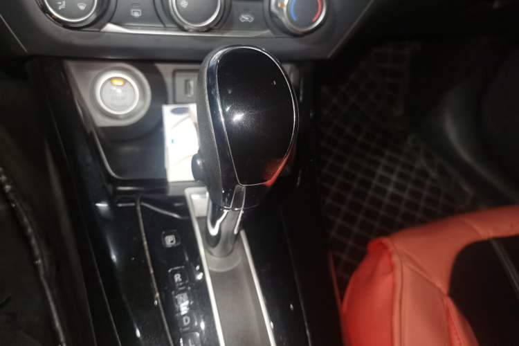 Used Nissan Lannia 2019 1.6L CVT Smart Connect Smart Cool Version China V Standard Gear Lever