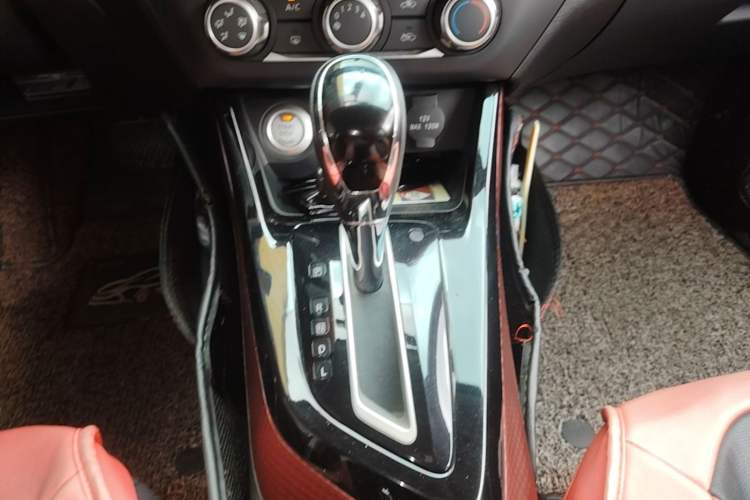 Used Nissan Lannia 2019 1.6L CVT Smart Connect Smart Cool Version China VI Standard Gear Lever