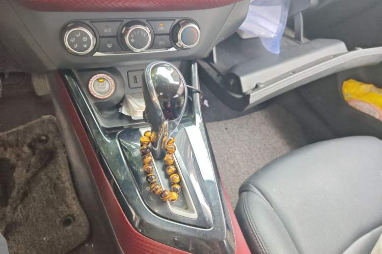 Used Nissan Lannia 2019 1.6L CVT Smart Connect Smart Cool Version China V Standard Gear Lever