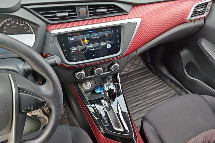 Used Nissan Lannia 2019 1.6L CVT Smart Connect Smart Cool Version China V Standard Gear Lever