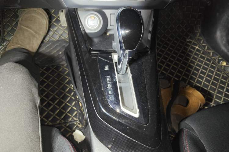 Used Nissan Lannia 2019 1.6L CVT Smart Connect Smart Cool Version China VI Standard Gear Lever