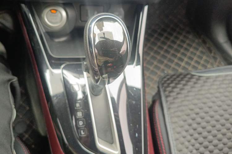 Used Nissan Lannia 2019 1.6L CVT Smart Connect Smart Cool Version China V Standard Gear Lever