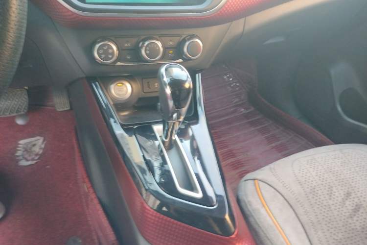 Used Nissan Lannia 2019 1.6L CVT Smart Connect Smart Cool Version China V Standard Gear Lever