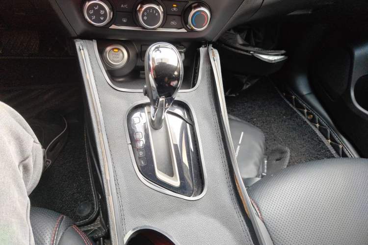 Used Nissan Lannia 2019 1.6L CVT Smart Connect Smart Cool Version China V Standard Gear Lever