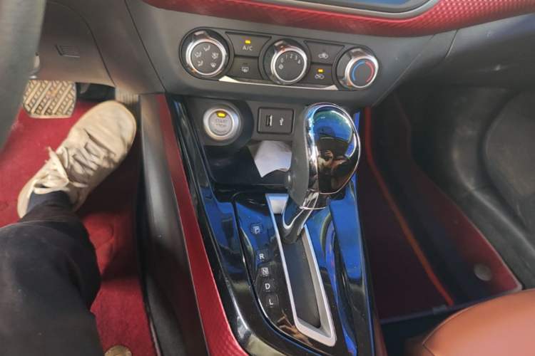 Used Nissan Lannia 2019 1.6L CVT Smart Connect Smart Cool Version China VI Standard Gear Lever