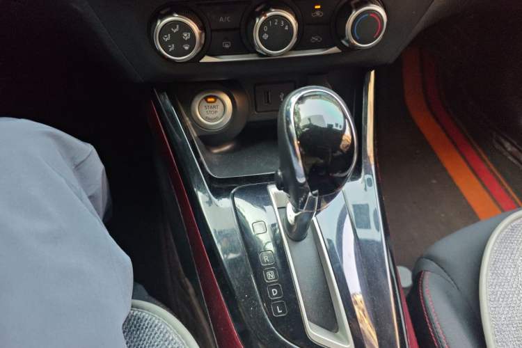 Used Nissan Lannia 2019 1.6L CVT Smart Connect Smart Cool Version China V Standard Gear Lever