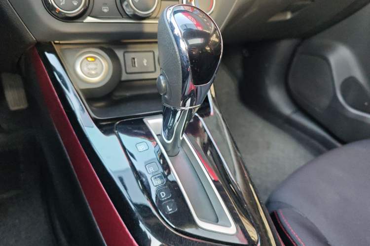 Used Nissan Lannia 2019 1.6L CVT Smart Connect Smart Cool Version China VI Standard Gear Lever