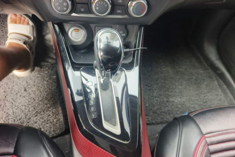 Used Nissan Lannia 2019 1.6L CVT Smart Connect Smart Cool Version China VI Standard Gear Lever