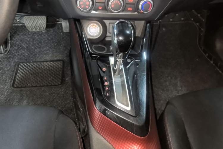 Used Nissan Lannia 2019 1.6L CVT Smart Connect Smart Cool Version China VI Standard Gear Lever