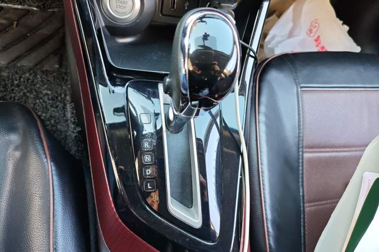 Used Nissan Lannia 2019 1.6L CVT Smart Connect Smart Cool Version China VI Standard Gear Lever