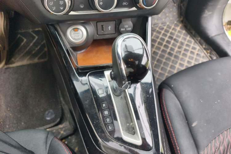 Used Nissan Lannia 2019 1.6L CVT Smart Connect Smart Cool Version China VI Standard Gear Lever