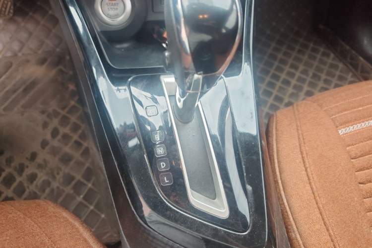 Used Nissan Lannia 2019 1.6L CVT Smart Connect Smart Cool Version China VI Standard Gear Lever