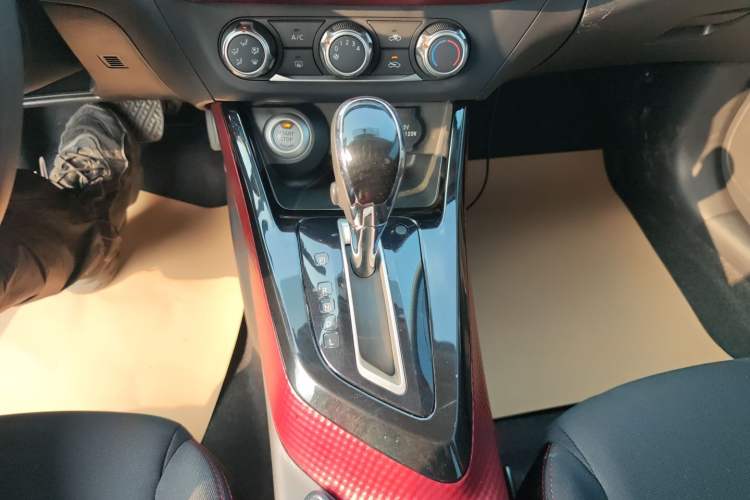Used Nissan Lannia 2019 1.6L CVT Smart Connect Smart Cool Version China VI Standard Gear Lever