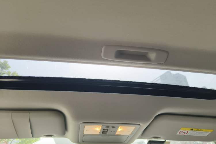 Used Nissan Lannia 2019 1.6L CVT Smart Connect Smart Cool Version China VI Standard Headliner