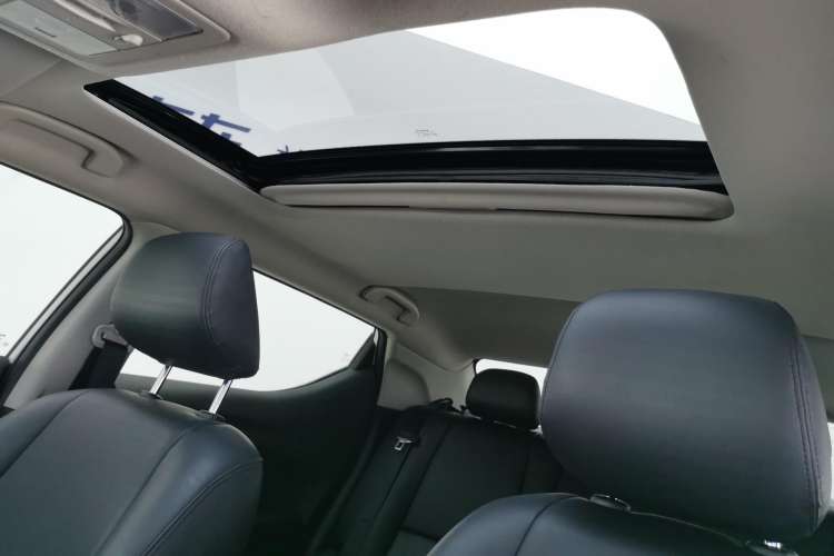 Used Nissan Lannia 2019 1.6L CVT Smart Connect Smart Cool Version China VI Standard Headliner