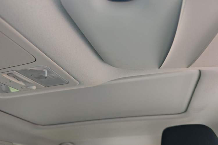Used Nissan Lannia 2019 1.6L CVT Smart Connect Smart Cool Version China VI Standard Headliner