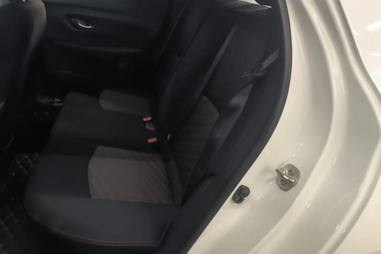 Used Nissan Lannia 2019 1.6L CVT Smart Connect Smart Cool Version China VI Standard Left Rear Seat