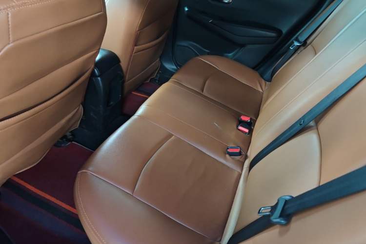 Used Nissan Lannia 2019 1.6L CVT Smart Connect Smart Cool Version China VI Standard Left Rear Seat