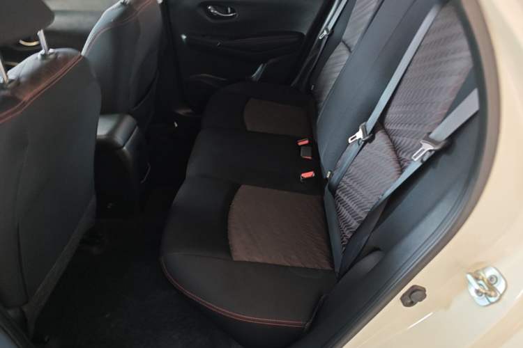 Used Nissan Lannia 2019 1.6L CVT Smart Connect Smart Cool Version China VI Standard Left Rear Seat