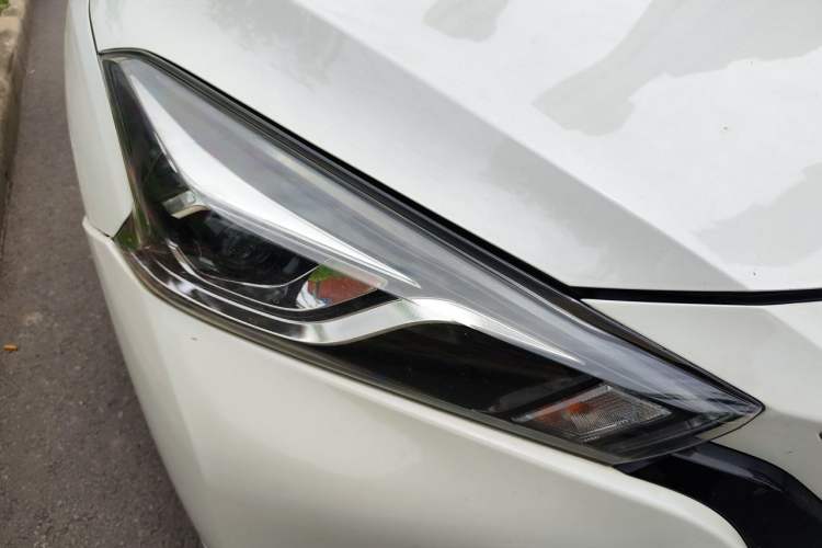 Used Nissan Lannia 2019 1.6L CVT Smart Connect Smart Cool Version China V Standard Right Front Headlight