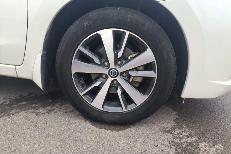 Used Nissan Lannia 2019 1.6L Manual Cool Edition China VI Right Front Wheel Hub