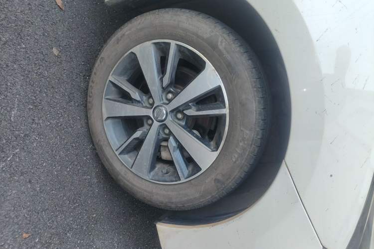 Used Nissan Lannia 2019 1.6L Manual Cool Edition China VI Right Front Wheel Hub