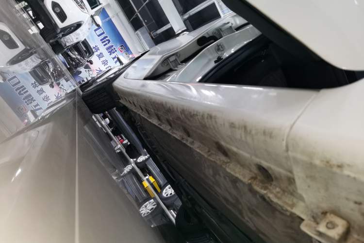 Used Nissan Lannia 2019 1.6L Manual Cool Edition China VI Right Side Sill