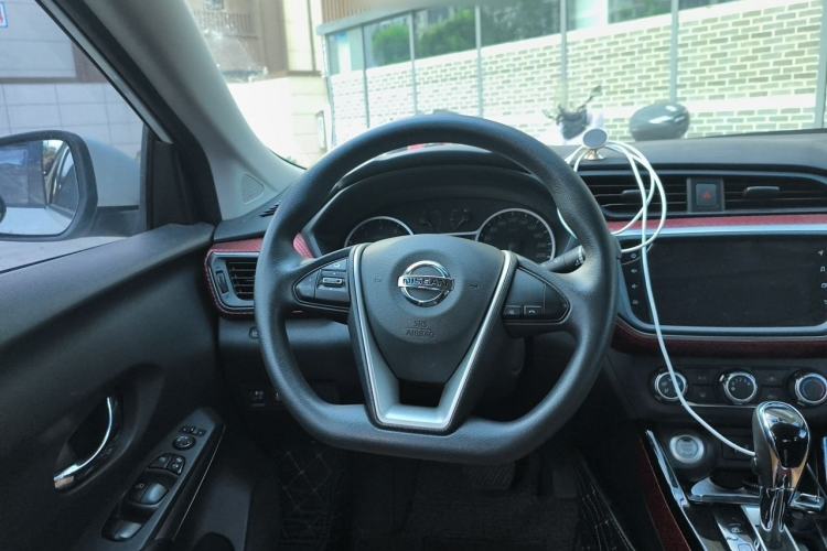 Used Nissan Lannia 2019 1.6L CVT Smart Connect Smart Cool Version China VI Standard Steering Wheel