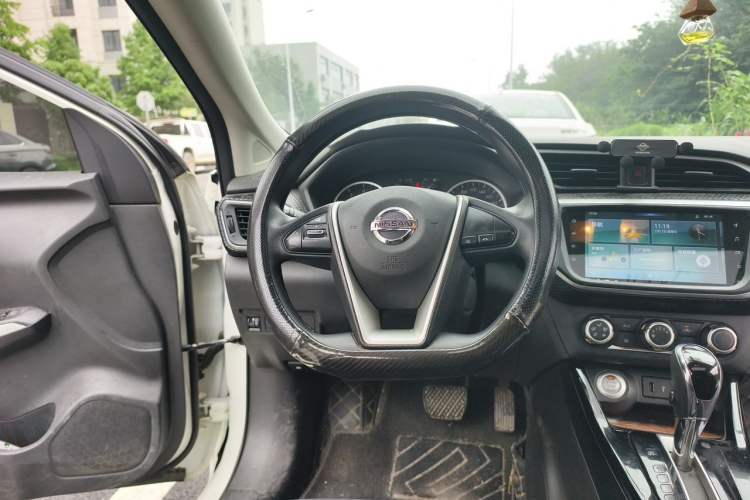 Used Nissan Lannia 2019 1.6L CVT Smart Connect Smart Cool Version China VI Standard Steering Wheel