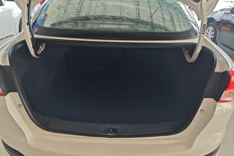 Used Nissan Lannia 2019 1.6L CVT Smart Connect Smart Cool Version China VI Standard Trunk