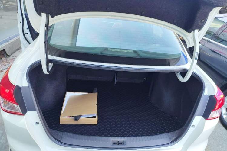 Used Nissan Lannia 2019 1.6L CVT Smart Connect Smart Cool Version China VI Standard Trunk