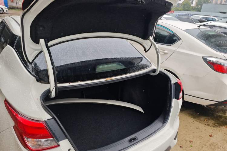 Used Nissan Lannia 2019 1.6L Manual Cool Edition China VI Trunk